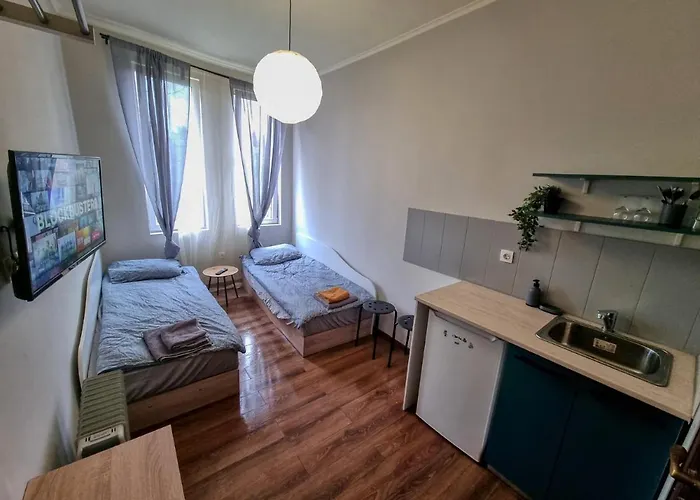 Charming In Center * 索菲亞